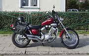 Motocykl Yamaha XV 353 vyfotografovaný v roce 2014.