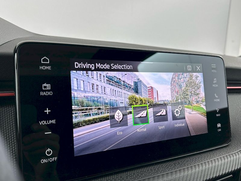 Škoda Scala (2025) DSG 1.5TSI 110kW Monte Carlo - fotka 13 z 34
