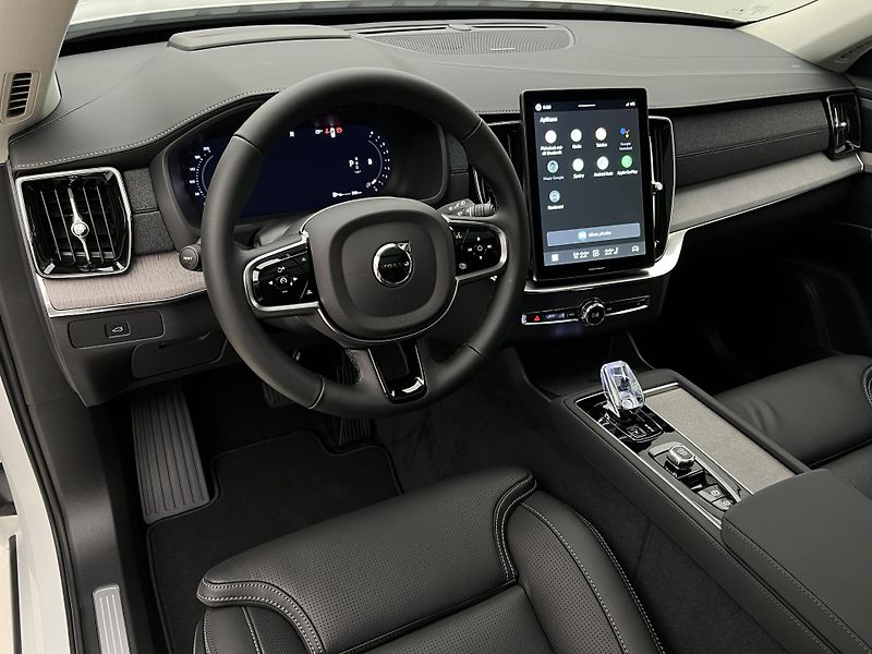 Volvo XC90 (2026) B5 AWD DARK PLUS - fotka 4 z 47