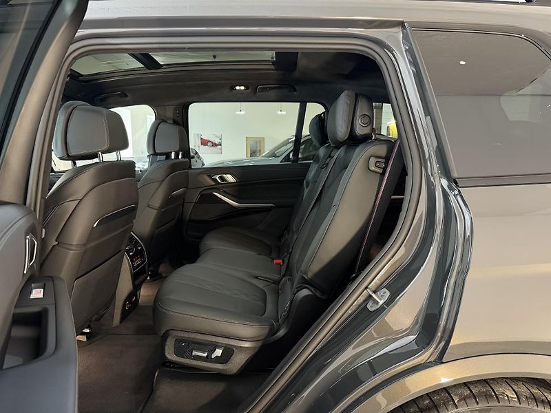 BMW X7 BMW X7 xDrive40d M-Sport  - fotka 26 z 50