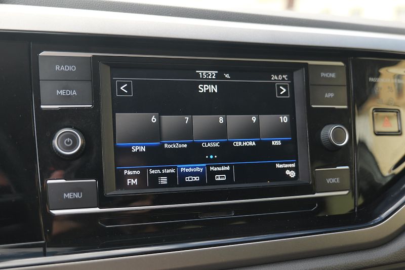 Volkswagen Polo 1.0 TSI DSG CarPlay - fotka 25 z 30