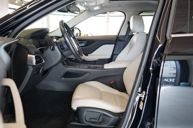 Jaguar F-Pace 30d AWD, PRESTIGE, Panorama - fotka 17 z 49