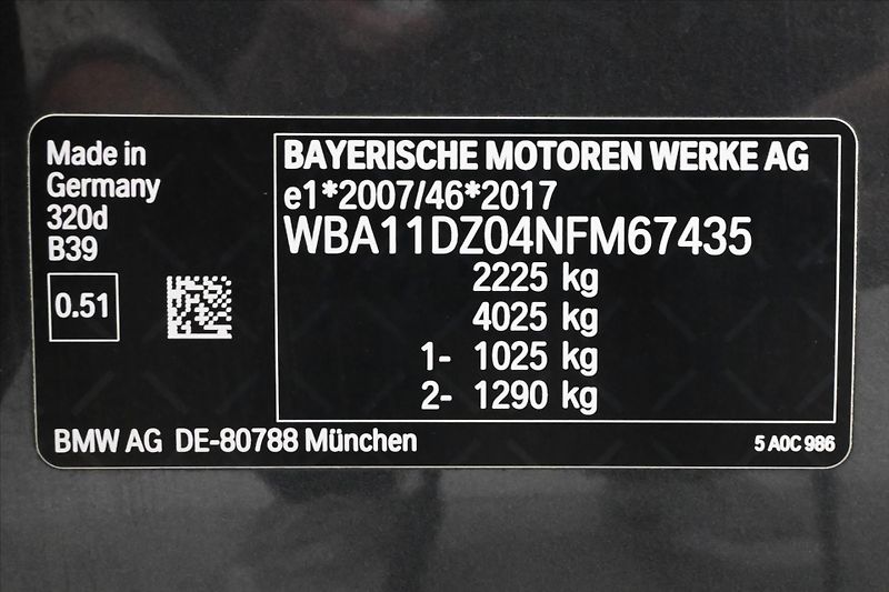 BMW Řada 3 2,0 320d 140 kW SportTouring S - fotka 12 z 32