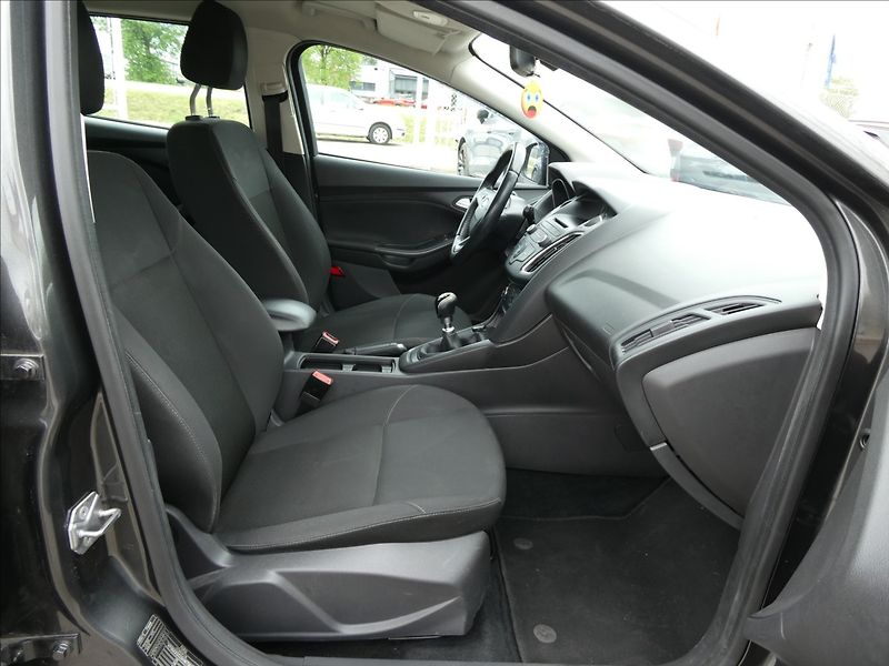 Ford Focus 1,5 Duratorq TDCI 95k kombi - fotka 18 z 38