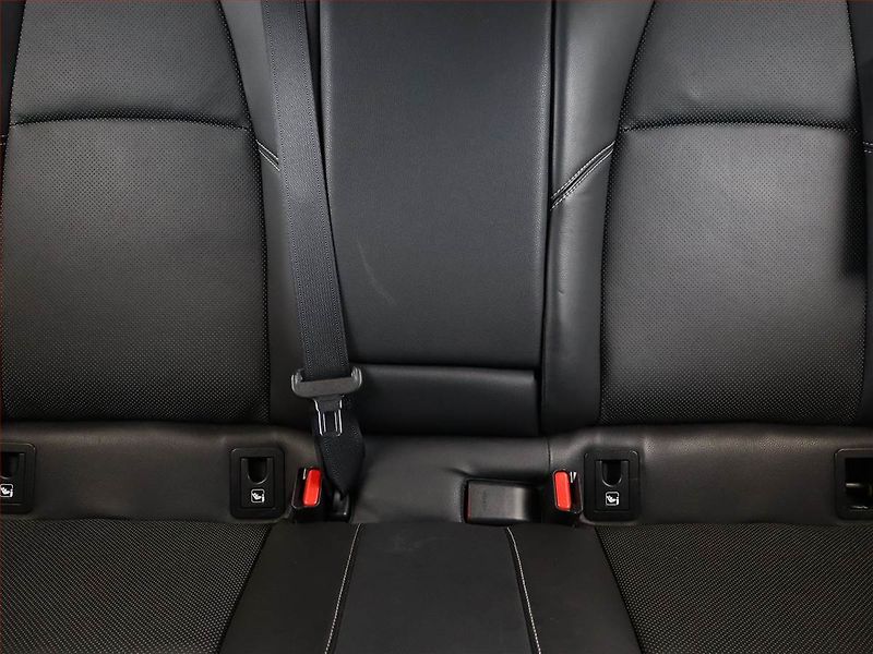 Toyota Corolla (2019) 2.0 Hybrid - fotka 8 z 21