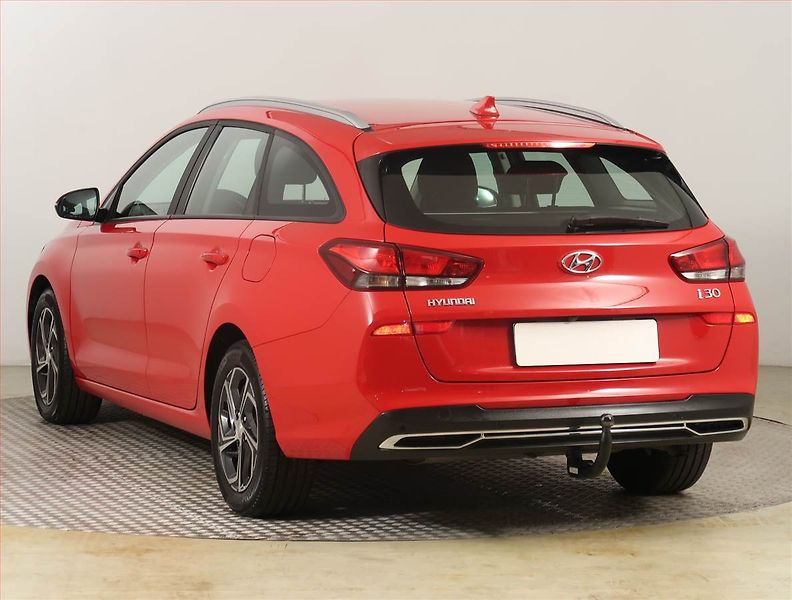 Hyundai i30 (2022) 1.0 T-GDI, ČR,1.maj - fotka 4 z 21