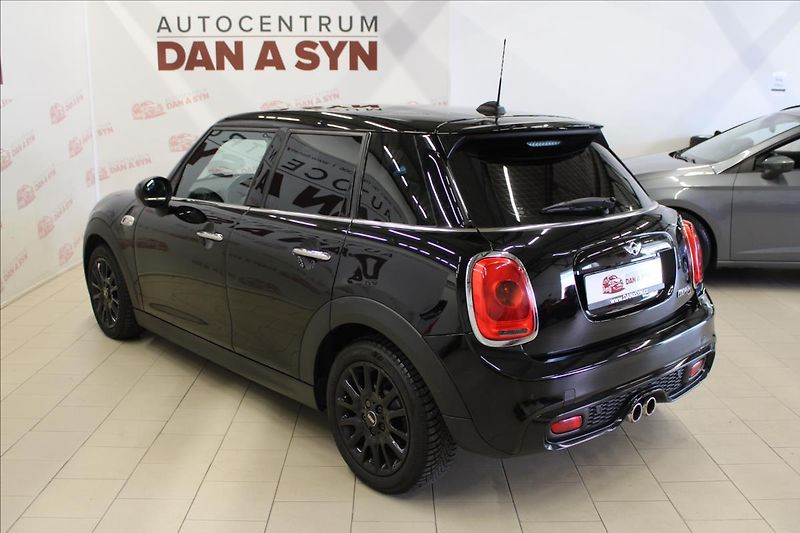 Mini Cooper S 2,0 141 kW JCW 1.majitel - fotka 6 z 31