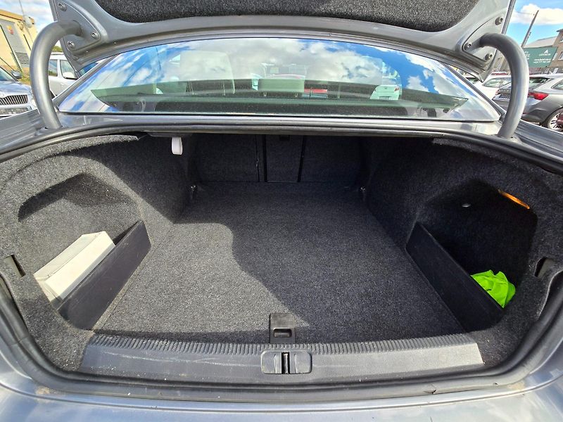 Volkswagen Passat (2005) 2.0 TDi 103KW Comfort - fotka 17 z 23
