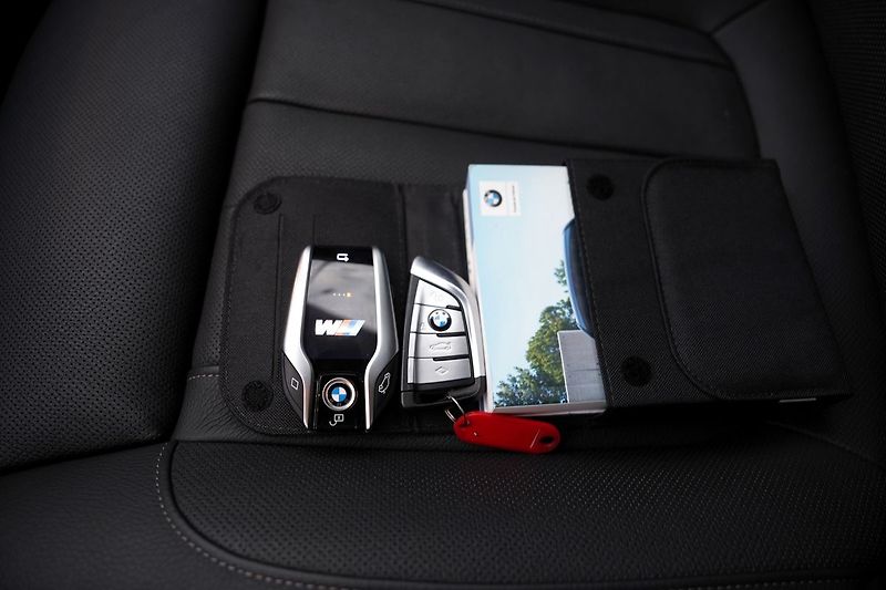 BMW Řada 5 M550i xDrive/Lasery,HUD/530PS - fotka 44 z 44