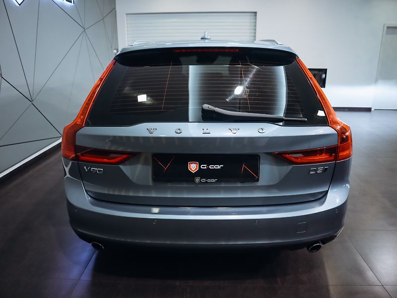 Volvo V90 D5 Momentum 173 kW AWD - fotka 6 z 28