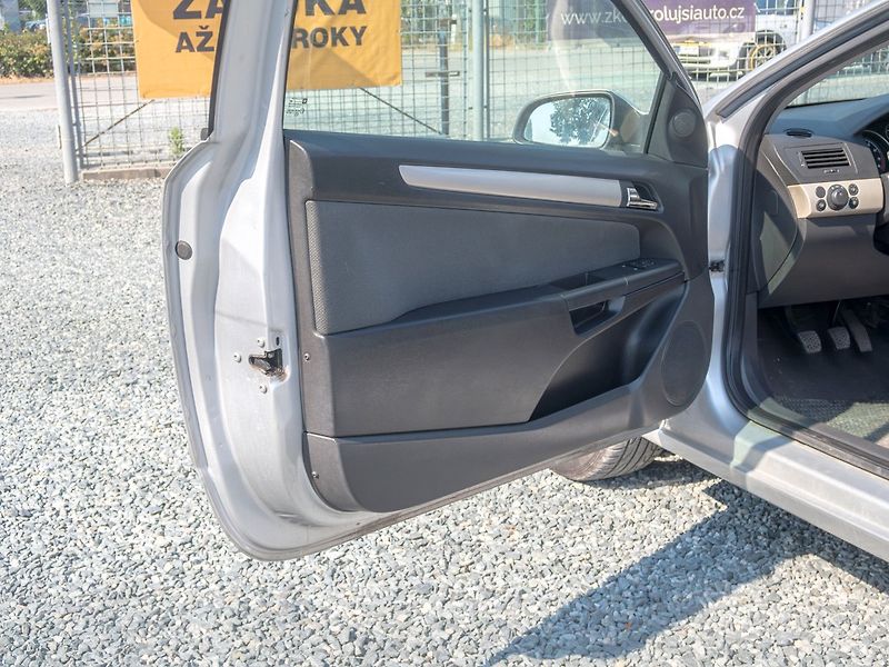 Opel Astra (2007) 1.4i 63KW KUPÉ – SERVISKA - fotka 10 z 40