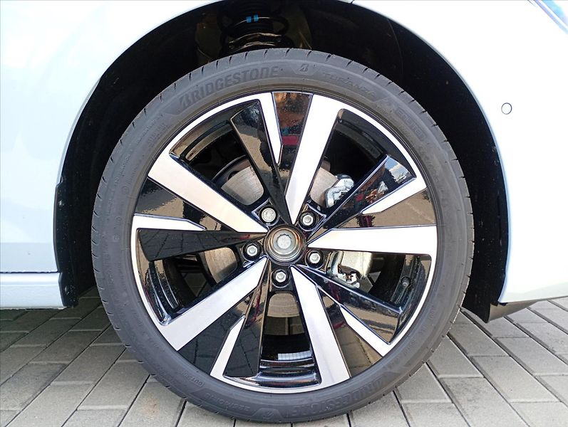 Volkswagen Golf Variant (2026) 1,5 eTSI 7DSG mHEV  People - fotka 9 z 17