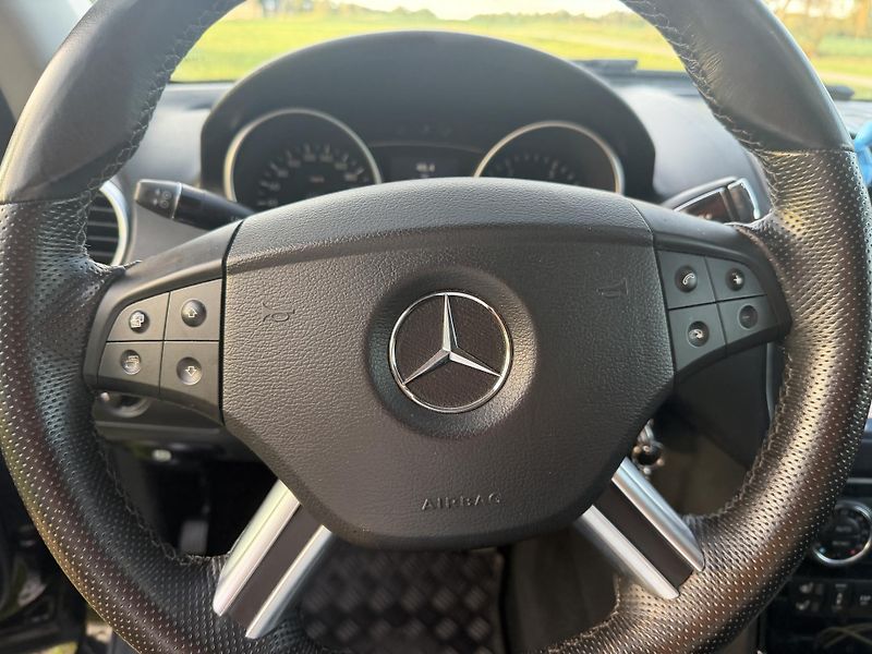 Mercedes-Benz Třídy M ML 320 CDI   4 Matic - fotka 28 z 34