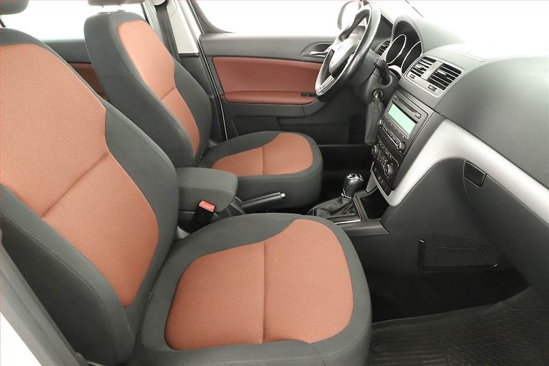 Škoda Yeti (2015) Ambition Plus 2.0 TDI, 4X4 - fotka 7 z 16
