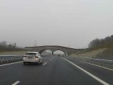 Dvě protilehlé odpočívky mezi sjezdy na Mirotice a Lety patří mezi nejmodernější a největší. Čerpačky jsou prý i technologicky nejvyspělejší v Čechách.