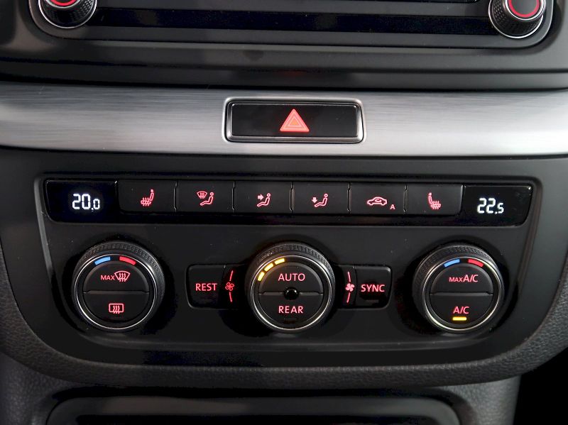 Volkswagen Sharan (2016) HIGHLINE 2.0TDI 110KW DSG 7MÍS - fotka 27 z 36