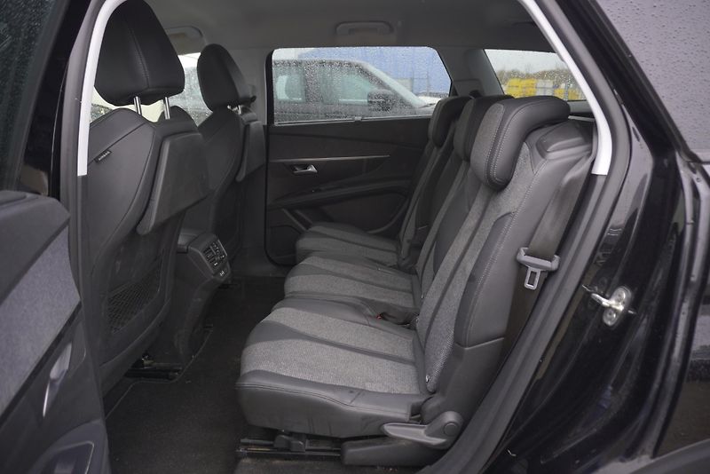 Peugeot 5008 (2020) 5008  1,2I 96 kW ALLURE 7 MÍST - fotka 23 z 32