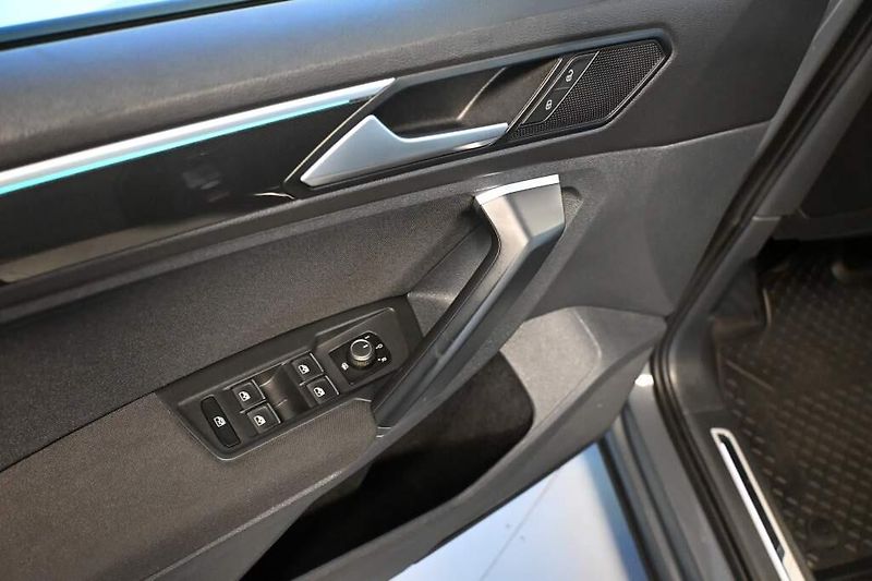 Volkswagen Tiguan (2022) 2.0 DSG LED ACC Kamera Tažné T - fotka 14 z 28