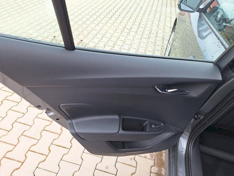 Škoda Fabia (2025) 1.0 TSI / 70 kW / 5MP / Select - fotka 27 z 33