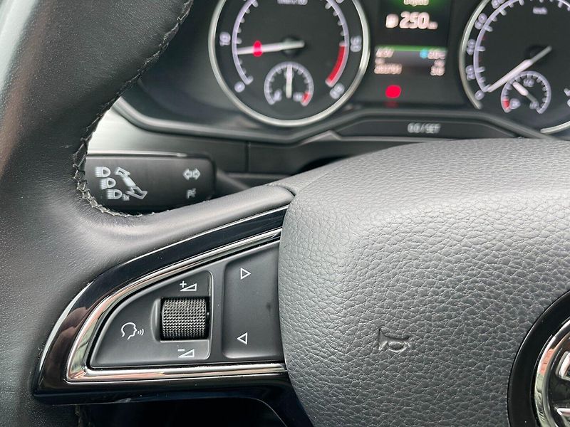 Škoda Superb (2018) 2.0TDi 110kW 4x4! STYLE++! - fotka 24 z 43
