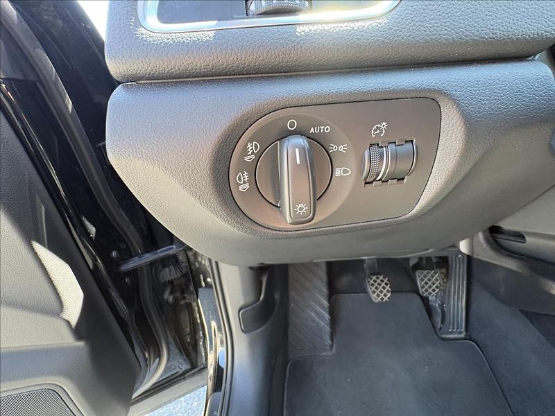 Audi Q3 2,0 TDi 103kW Xenon,Výhřev,Nav - fotka 5 z 33