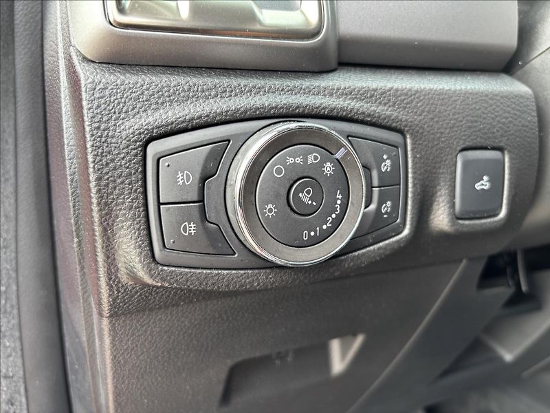 Ford Ranger 2,0 EcoBlue Limited 156kW 4x4 - fotka 27 z 44