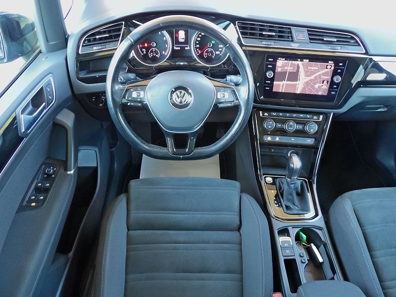 Volkswagen Touran 1.5TSI DSG Highline 7 míst TZ - fotka 7 z 37