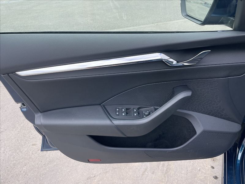 Škoda Octavia 2,0 TDI Combi Style Plus NAVI - fotka 15 z 23