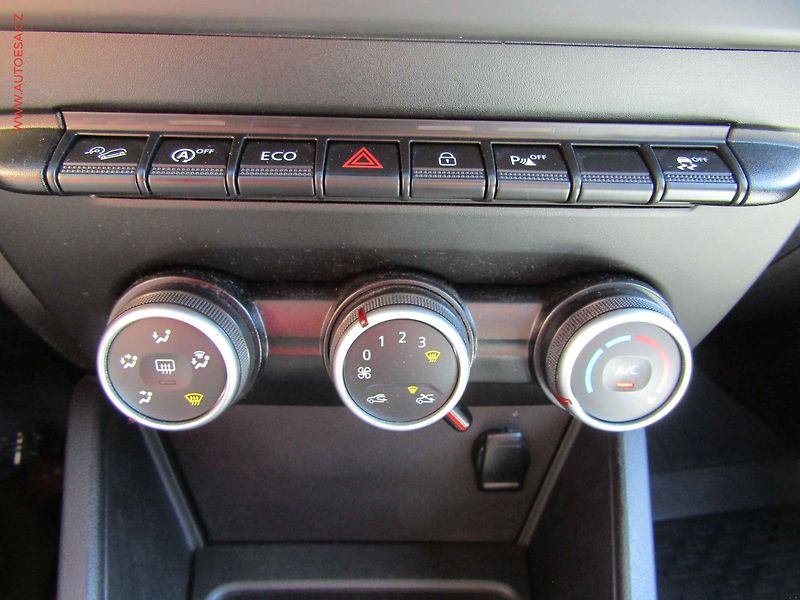 Dacia Duster (2018) 1.6 SCe 4x4, 1.maj,ČR - fotka 17 z 18