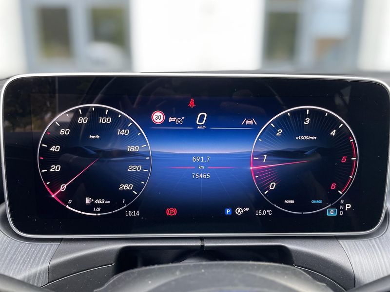 Mercedes-Benz Třídy C 220d 4Matic - fotka 22 z 35