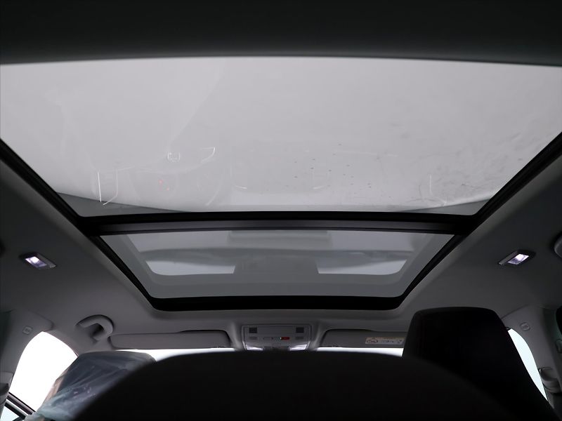 Škoda Karoq 1,6 TDI DSG Style Sport Navi - fotka 30 z 39