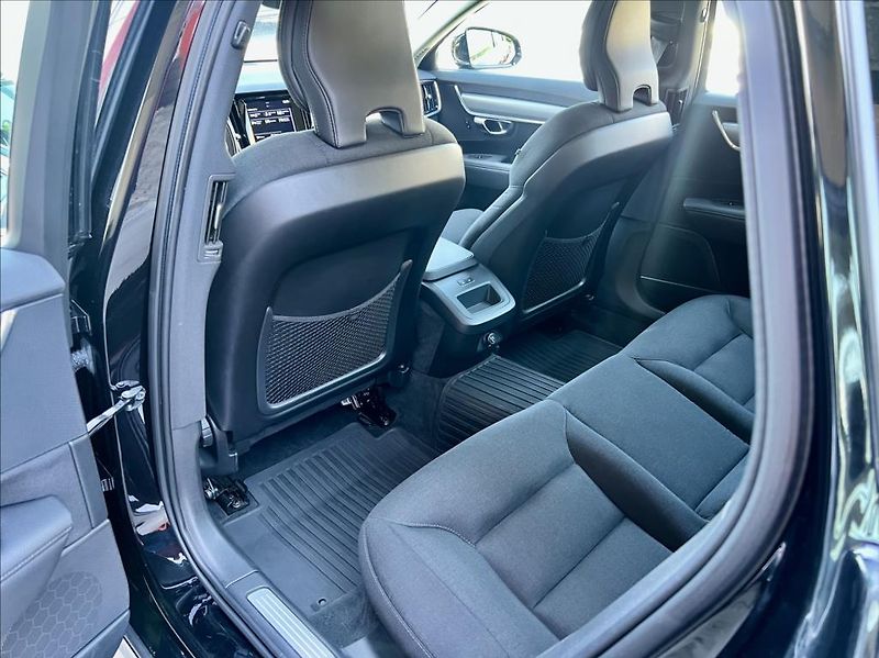 Volvo V90 2,0 T4 Drive-E R-Design Auto - fotka 14 z 48