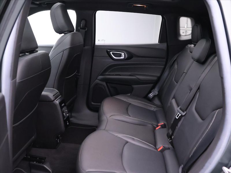 Jeep Compass 1,3 GSE 110kW 80th Anniversary - fotka 15 z 35