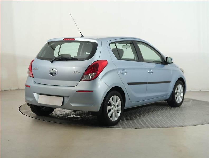 Kia Ceed (2013) Top 1.6 GDI, Serv.kniha - fotka 5 z 17