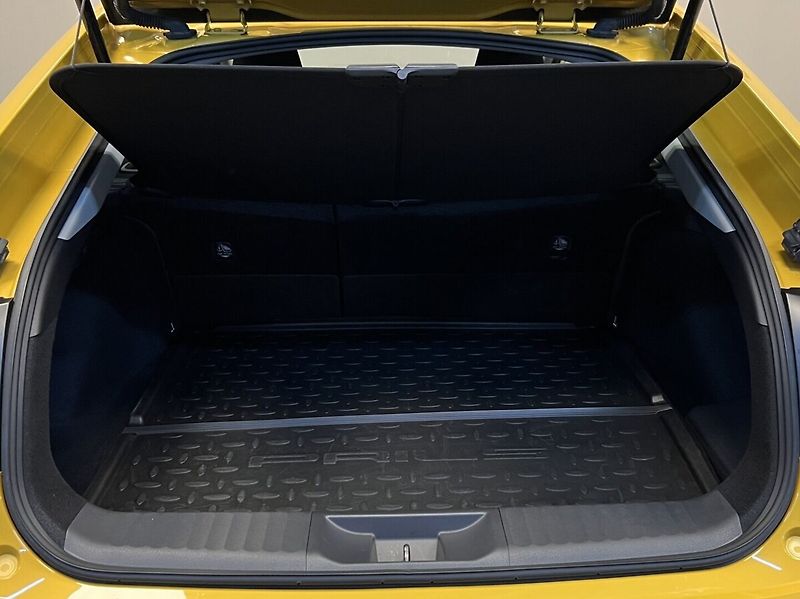 Toyota Prius 2.0 PHEV AT Comfort - fotka 11 z 16