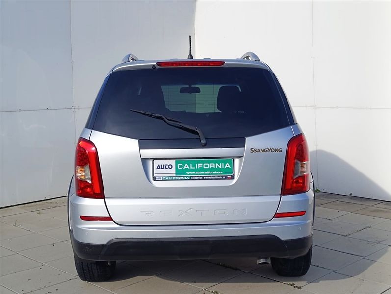 SsangYong Rexton 2,0 RX200 7MÍST TEMPOMAT - fotka 8 z 31