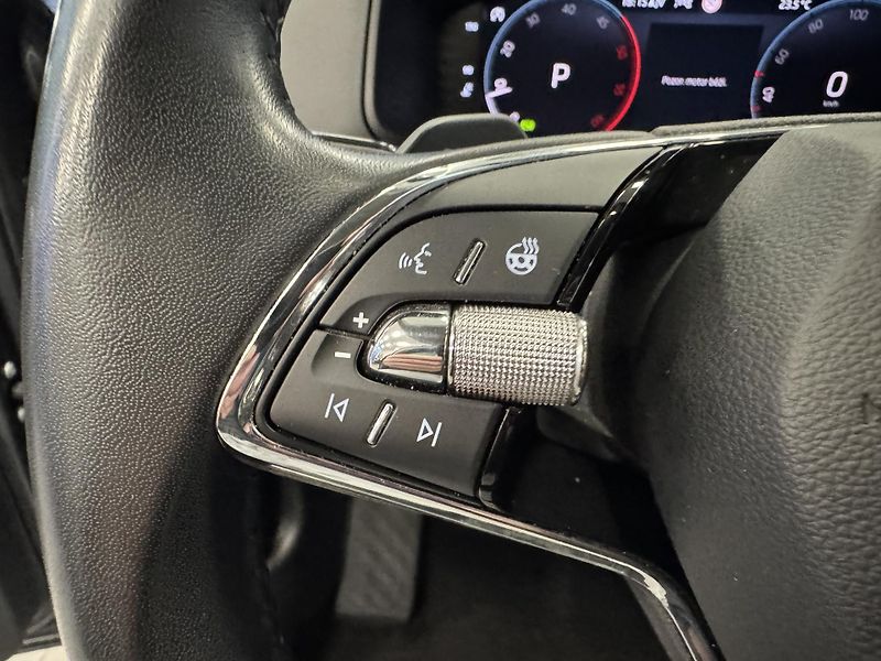 Škoda Karoq (2024) 2,0TDi DSG 4x4 TAŽNÉ LED NAVI - fotka 25 z 28