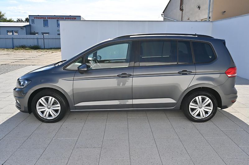 Volkswagen Touran 1.2TSI 81KW Comfort 7mist 3/17 - fotka 9 z 60