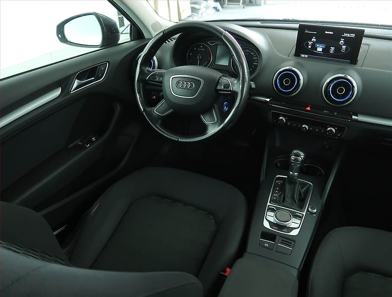 Audi A3 (2015) 1.6 TDI, Automat, Navi - fotka 7 z 17