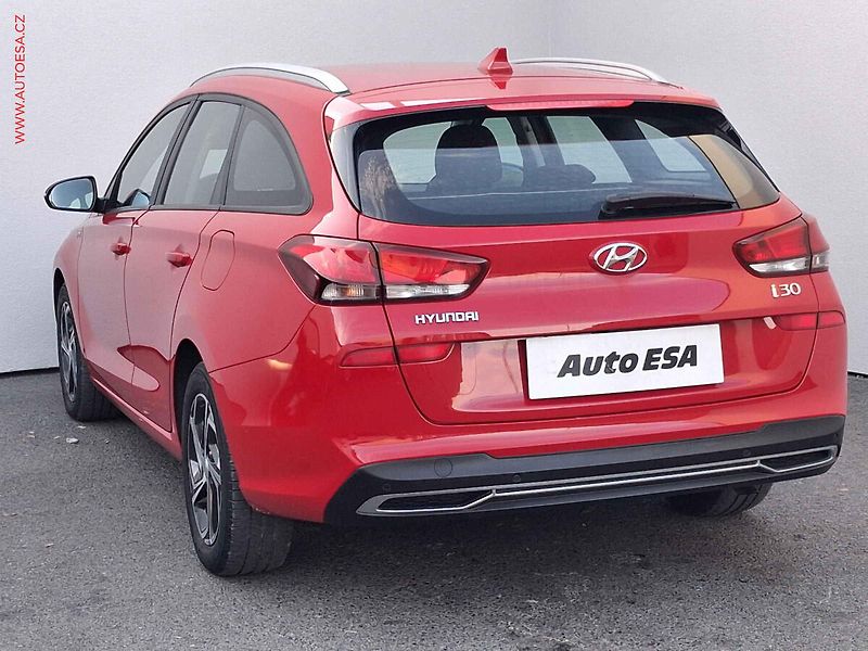 Hyundai i30 (2021) 1.0 T-GDi, ČR, Kamera - fotka 6 z 18