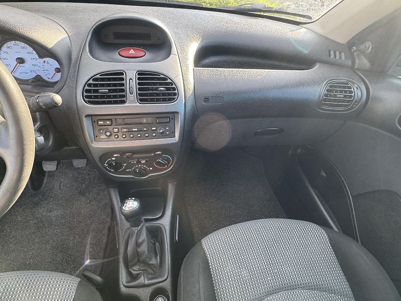 Peugeot 206 1.4 HDI SW - fotka 12 z 15