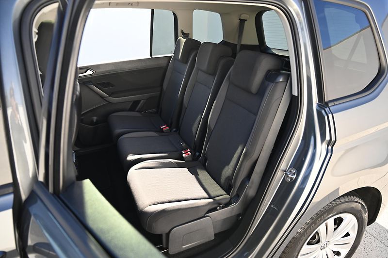 Volkswagen Touran 1.2TSI 81KW Comfort 7mist 3/17 - fotka 40 z 60