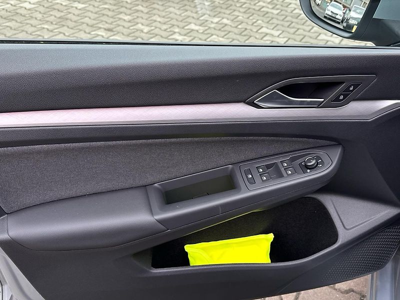 Volkswagen Golf Life 1,5 eTSI 7DSG mHEV - fotka 14 z 29