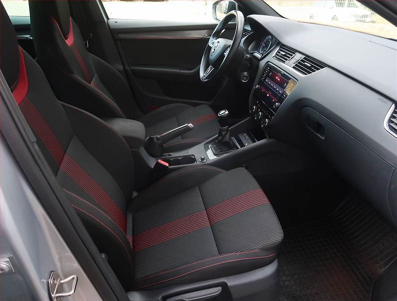 Škoda Octavia (2019) Style 1.6 TDI, Tempomat - fotka 9 z 18