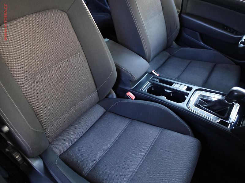 Volkswagen Passat (2015) 2.0 TDi, DSG, park.asist - fotka 11 z 21