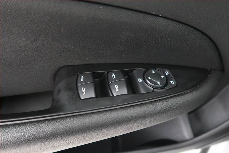 Opel Insignia (2017) 2.0 CDTI, Tempomat - fotka 18 z 21
