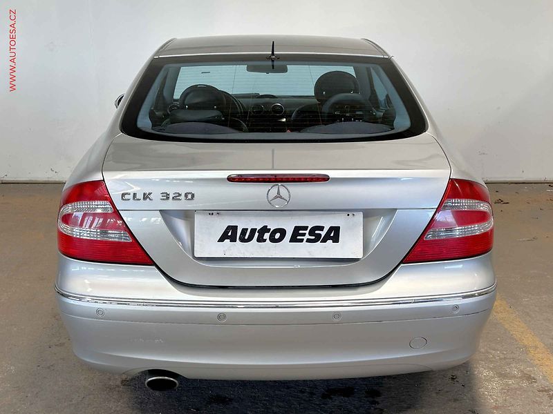 Mercedes-Benz CLK (2002) 3.2 i 320, AT, xenon, navi - fotka 5 z 14