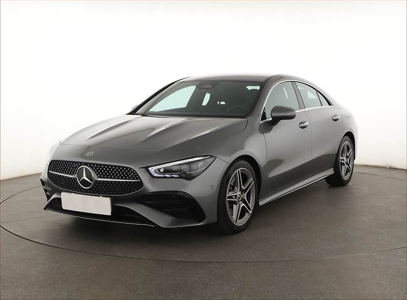 Mercedes-Benz CLA (2025) 200 - fotka 2 z 20