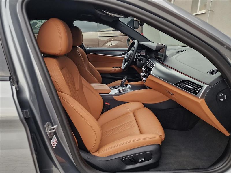 BMW Řada 5 520d Xdrive M-Sport ČR,1.Maj. - fotka 14 z 50