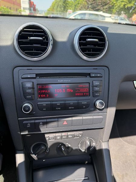 Audi A3 1.6i 77kW - fotka 6 z 9